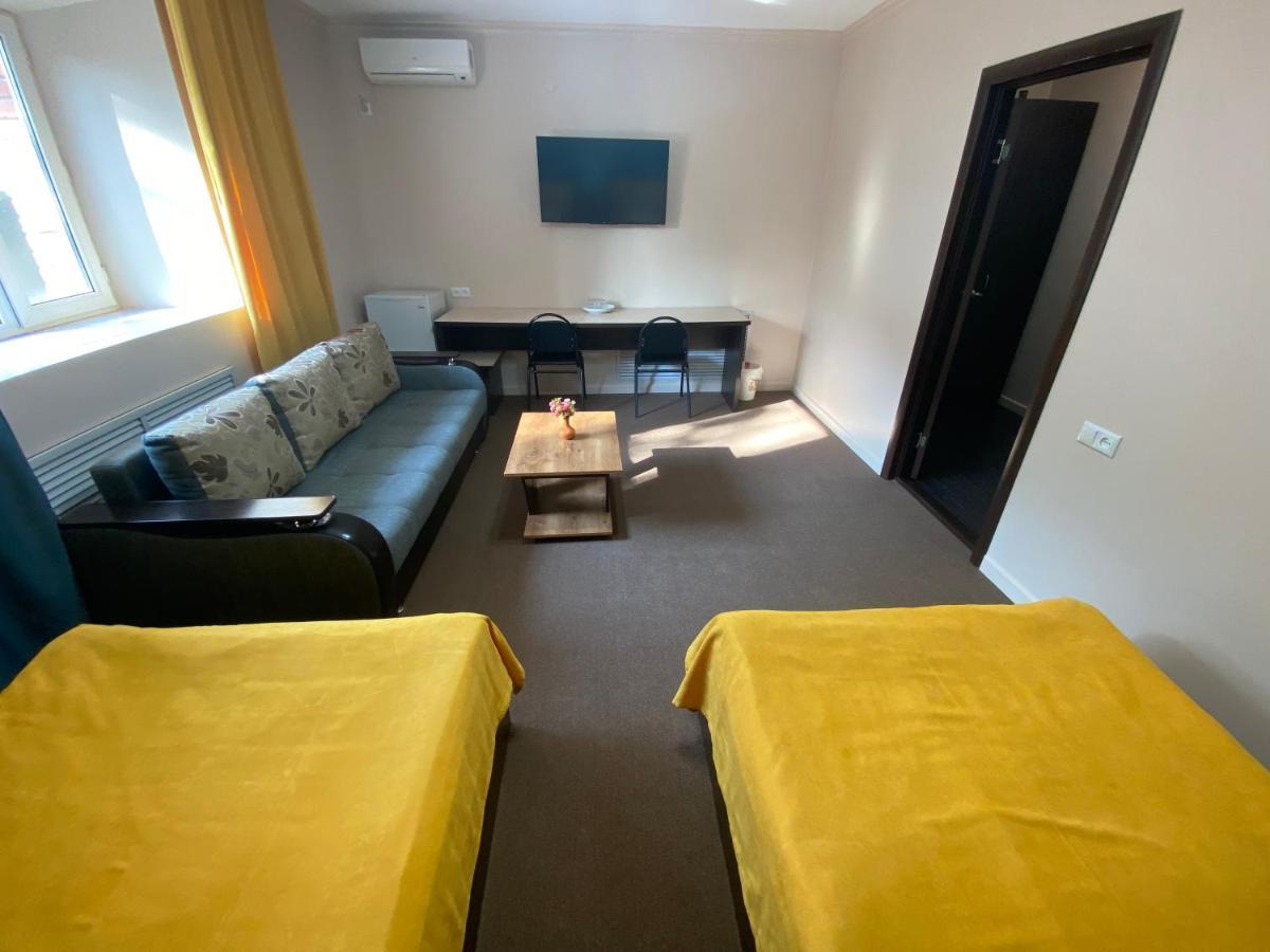 Ulpan Mini Hotel Akmola Esterno foto